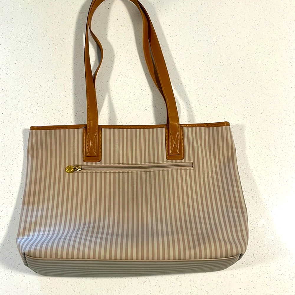 Italia Moda Tote Bag In excellent condition. Beige and Tan 16W x 12H x 3 1/2D